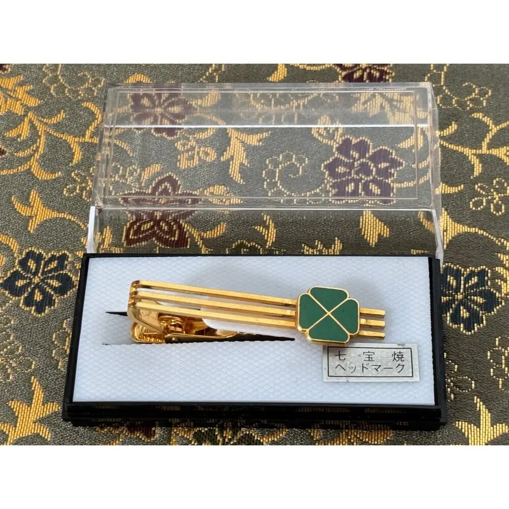 Vintage Japanese Railway Collectible Cloisonne Tie Clip JNR Green Car Mark